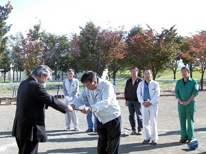 ボランティア活動：保育園の遊具機具の塗装塗り替え